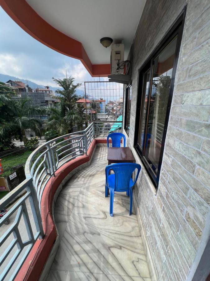 Hotel Donosti Pokhara Extérieur photo