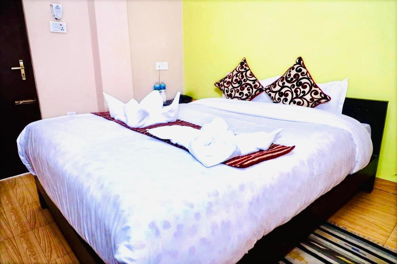 Hotel Donosti Pokhara Extérieur photo