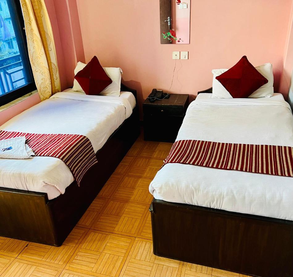 Hotel Donosti Pokhara Extérieur photo