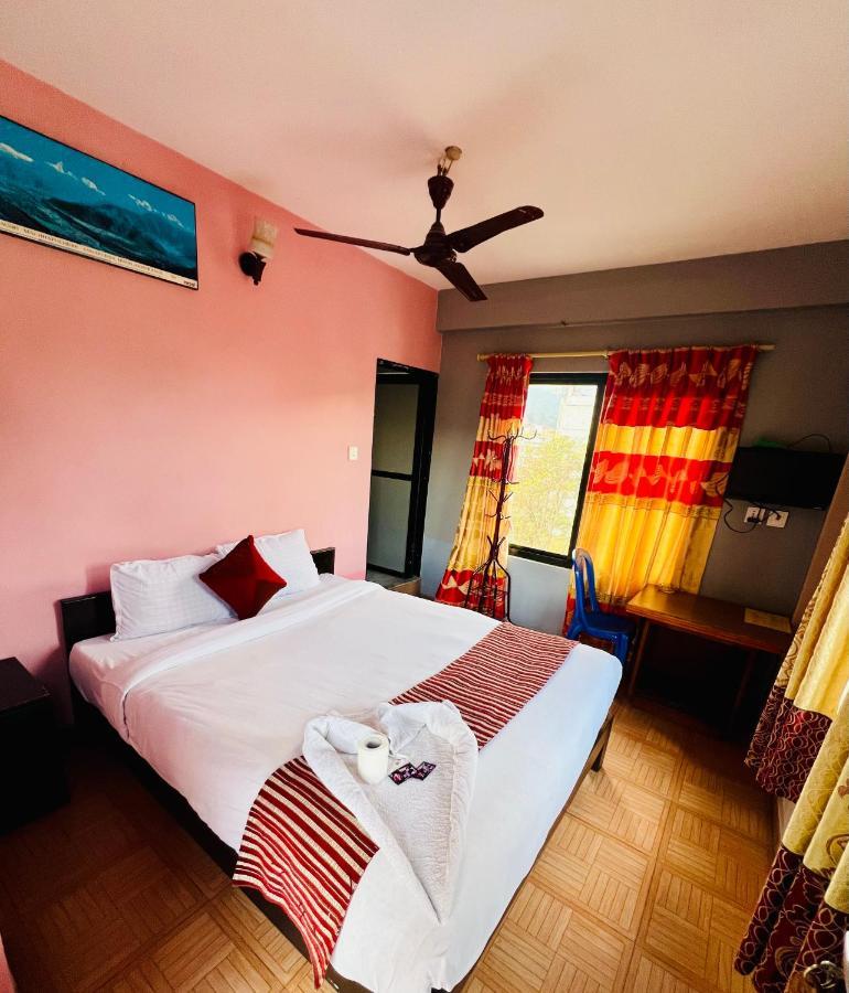 Hotel Donosti Pokhara Extérieur photo