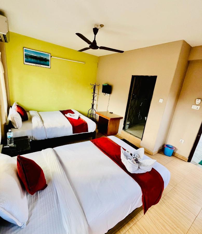 Hotel Donosti Pokhara Extérieur photo