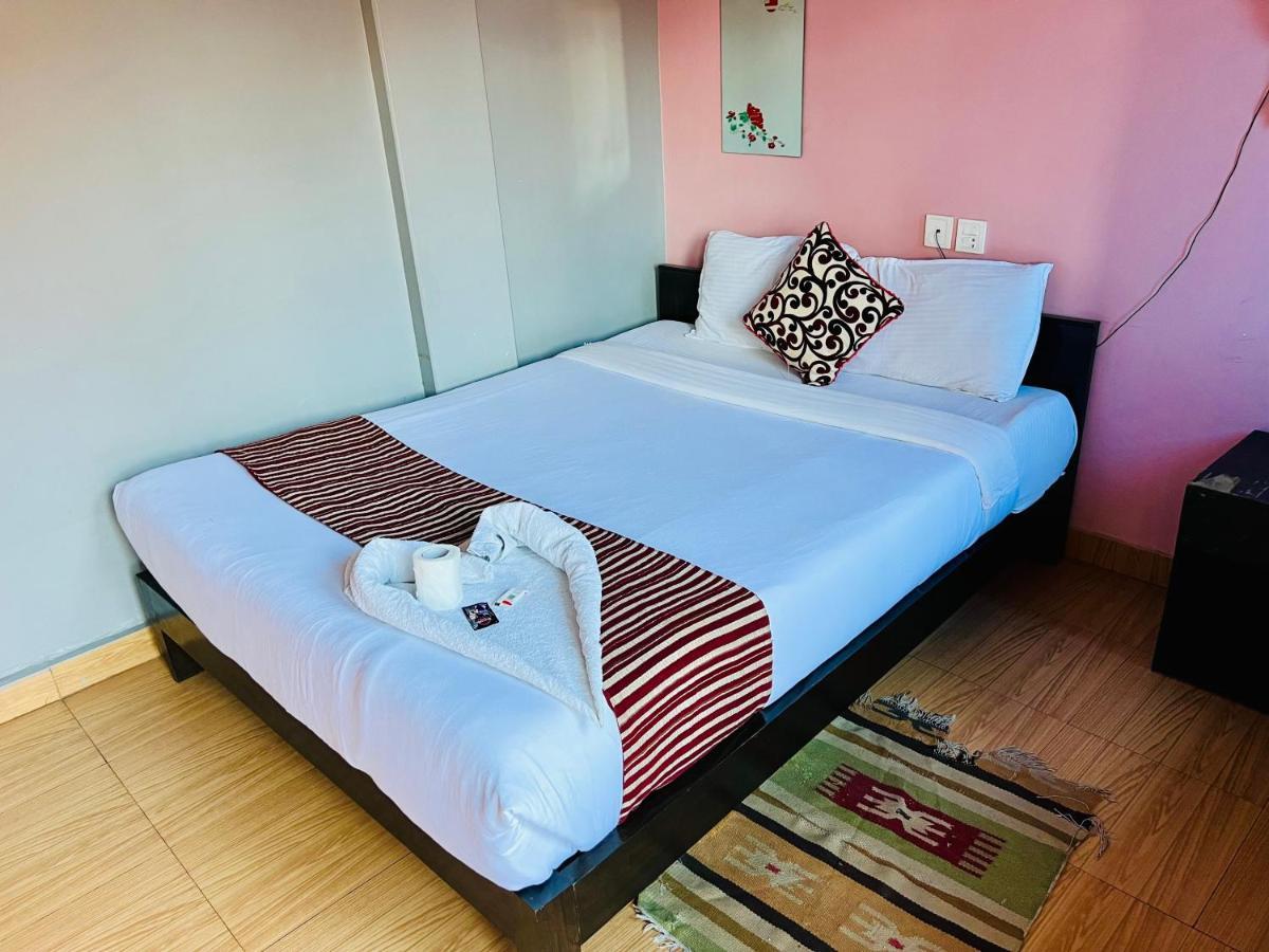 Hotel Donosti Pokhara Extérieur photo