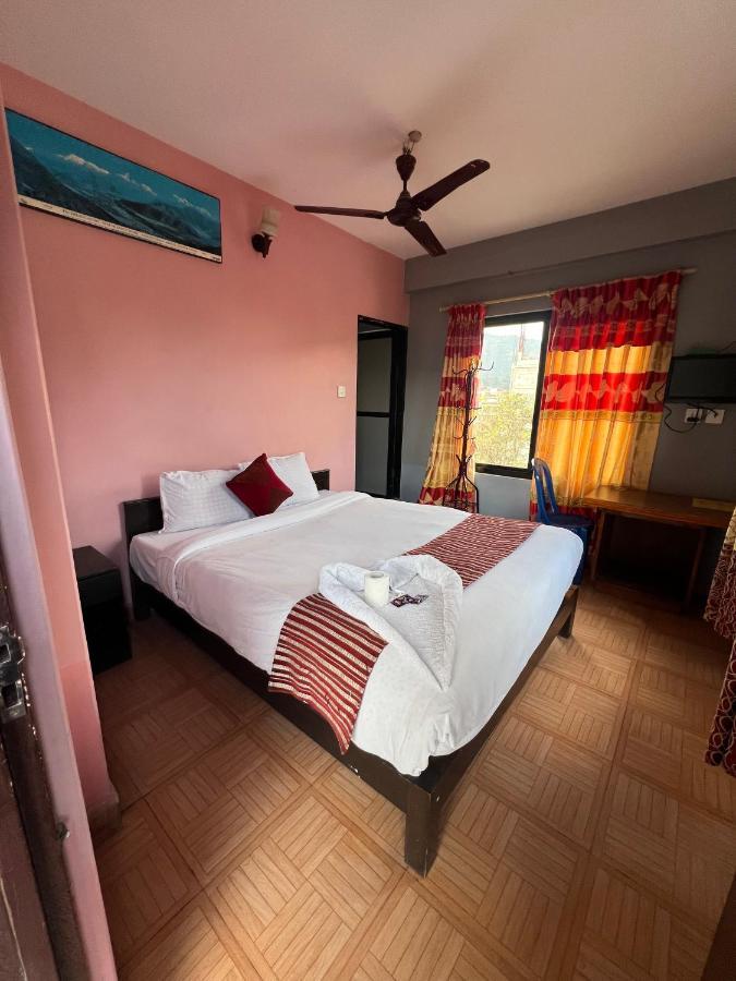 Hotel Donosti Pokhara Extérieur photo