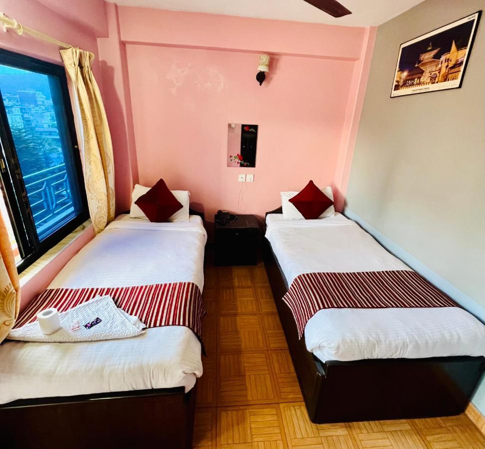 Hotel Donosti Pokhara Extérieur photo