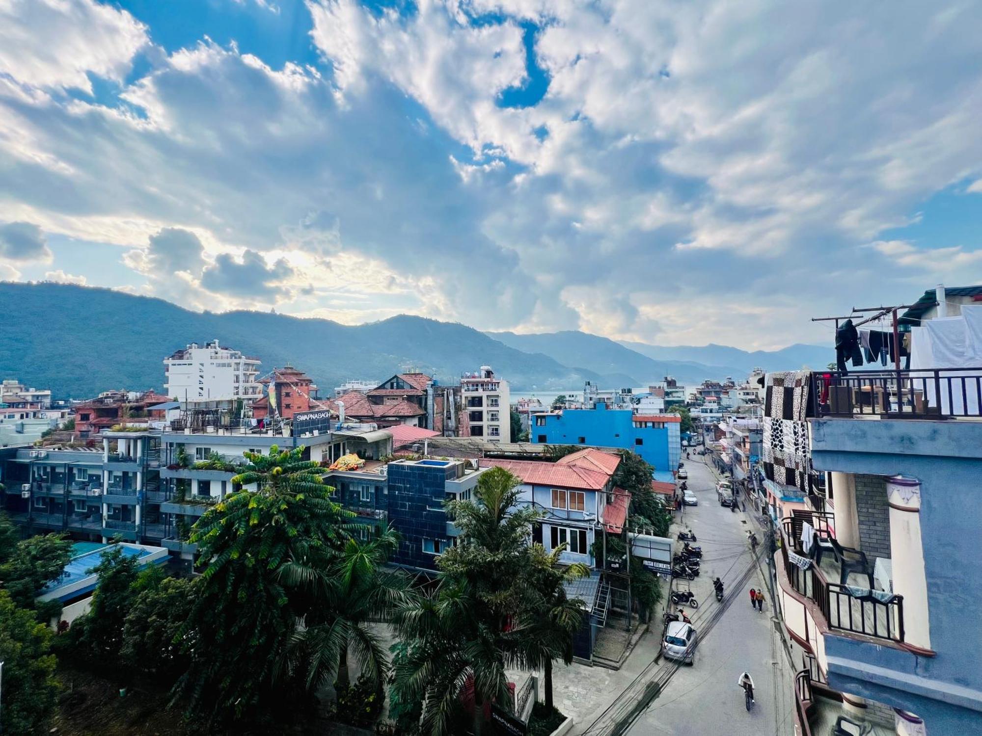 Hotel Donosti Pokhara Extérieur photo